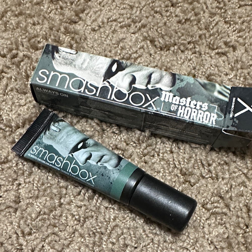 Smashbox Always On Cream Shadow in Frankenstein